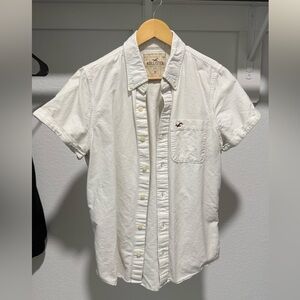 Hollister M button down